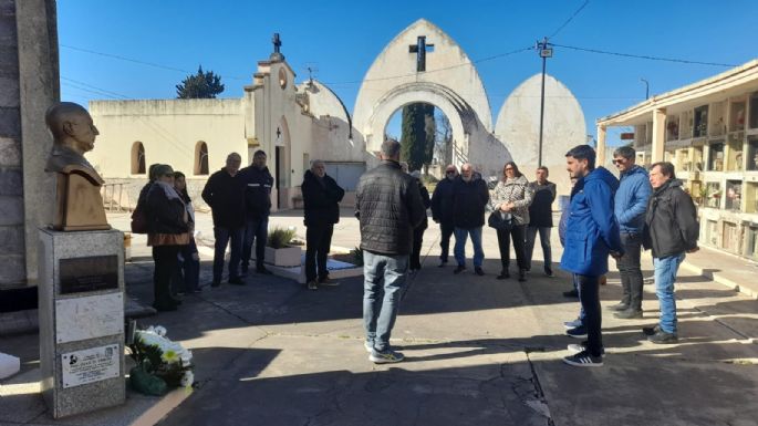 Rindieron homenaje a Juan Domingo Perón en el busto del cementerio local