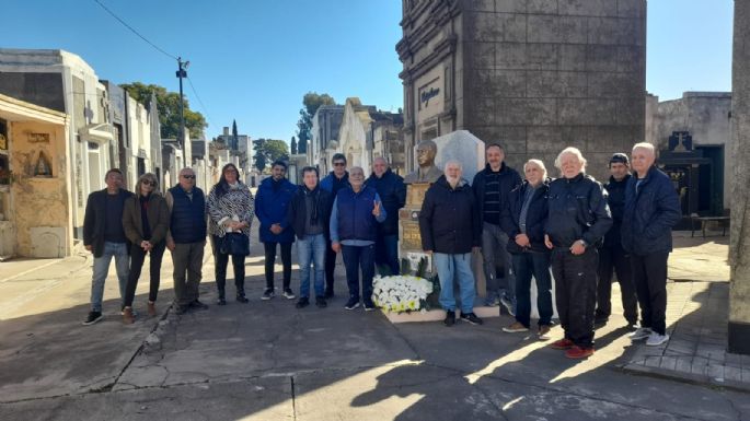Rindieron homenaje a Juan Domingo Perón en el busto del cementerio local