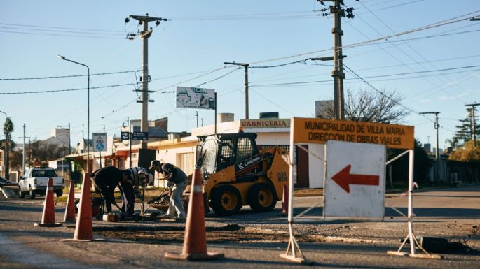 Restringen el tránsito sobre media calzada en Avenida Universidad