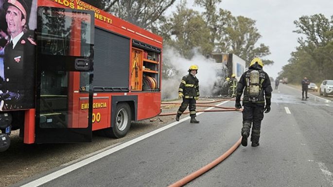 Un camión térmico se incendió en la ruta