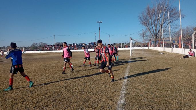 Alem ganó la primera final ante Alumni en La Leonera