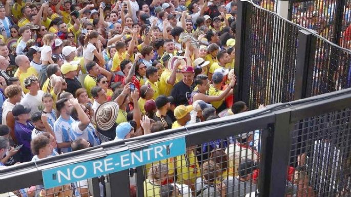 Papelón en las puertas del estadio