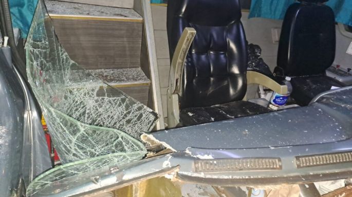 Un colectivo chocó contra un equino: los choferes resultaron con lesiones leves