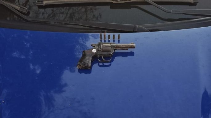 Amenazó a su ex con un arma de fuego, se fugó en su auto y fue detenido por la Policía