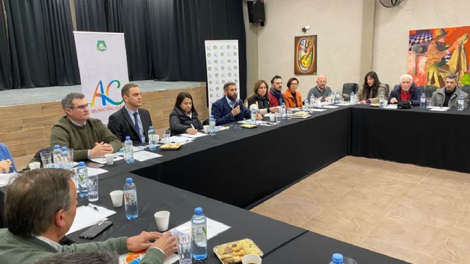Conformaron el foro impulsor de la Autovía 158