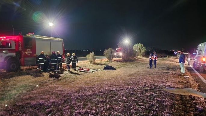 Un vehículo se incendió tras un choque en la autopista