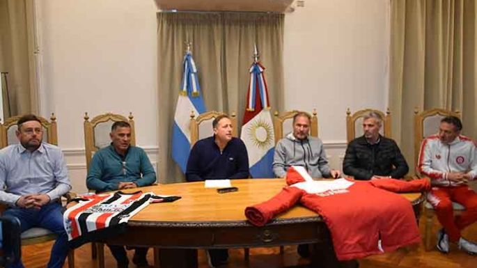 Presentaron la segunda final entre Alumni y Alem en Plaza Ocampo