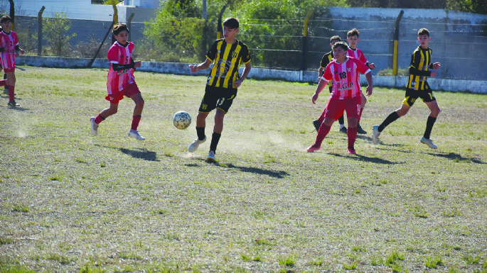 Un podio muy firme e igualdad en el clásico