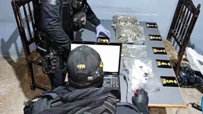 Violaron a una adolescente, masacraron a un anciano y hallaron casi tres mil dosis de droga