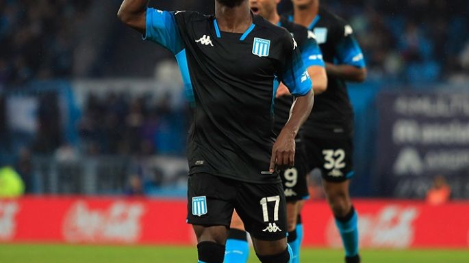 Racing goleó en casa  y renovó sus ilusiones