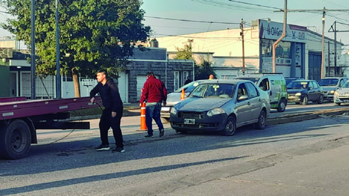 Una mujer con múltiples fracturas al chocar en moto