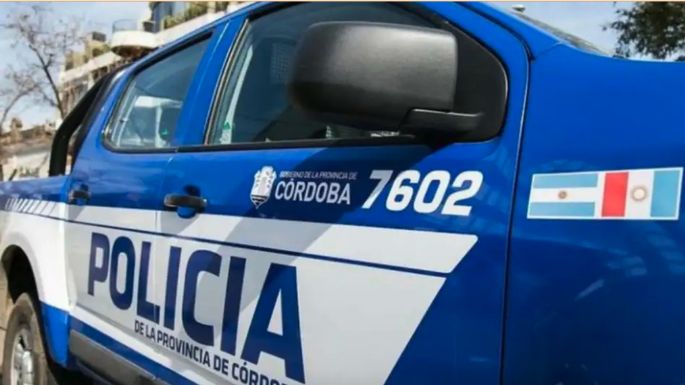 Uno hurtó un celular en una rotisería y otro golpeó y amenzó a una mujer