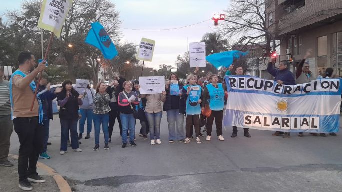Ruidazo docente en una esquina de la ciudad