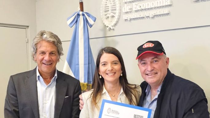 El primer crédito a pagar con “litros de leche” es para un productor local