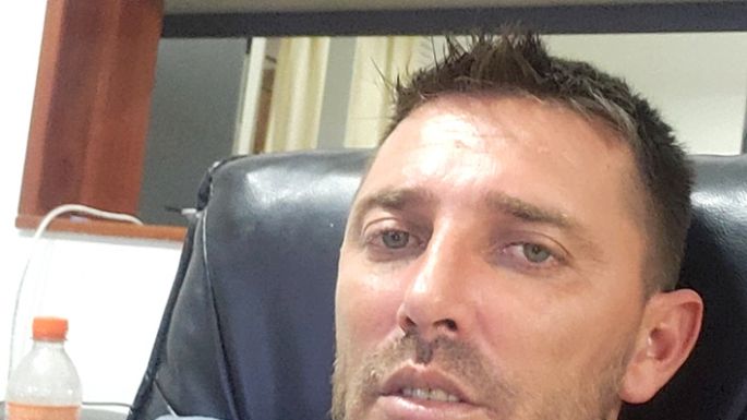 Paró para dormir y murió aplastado por un acoplado