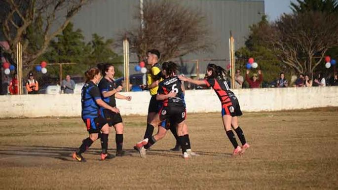 La Uni goleó y sacó ventaja