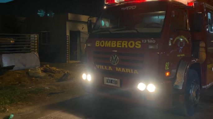 Bomberos sofocaron el incendio de una vivienda