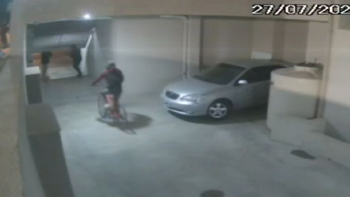 Levantaron el portón de una cochera y se llevaron cinco bicicletas