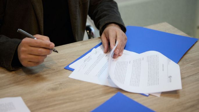 Firmaron el primer contrato de alquiler con garantía municipal