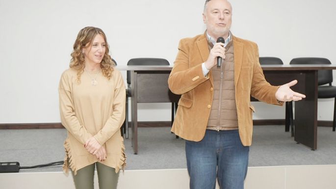 Accastello y la ministra Jure entregaron créditos