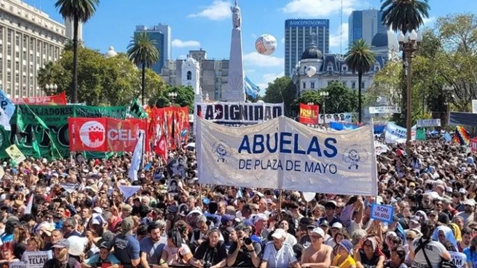 Abuelas y Madres, juntas en la ronda