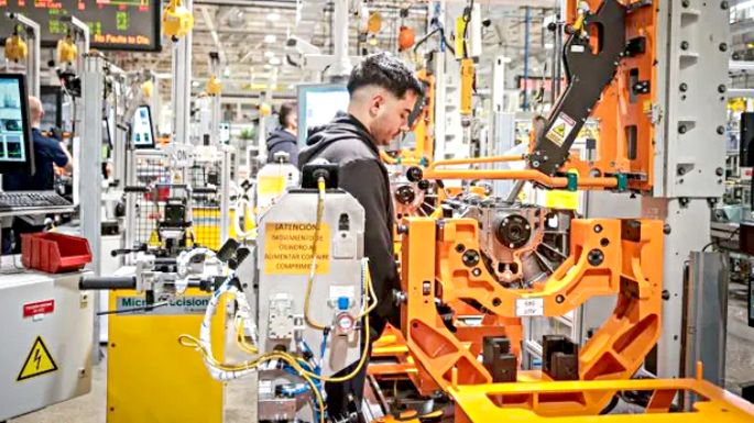 La construcción y la industria continúan barranca abajo