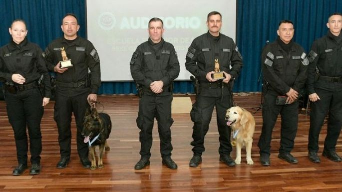 Emotiva despedida a dos perros de la Brigada de Explosivos