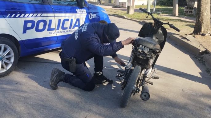 Circulaba en una moto sin patente y con pedido de secuestro