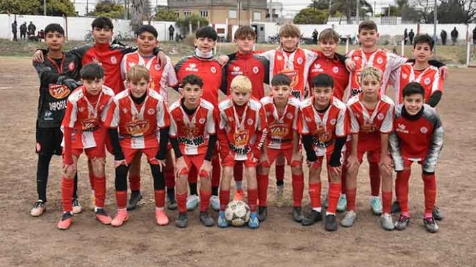 Abrió la segunda, y ahora, un descanso por “el frío”