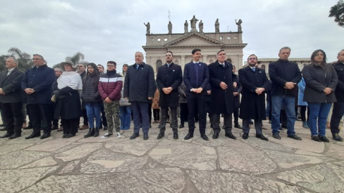 Conmemoraron la independencia argentina en la plaza San Martín