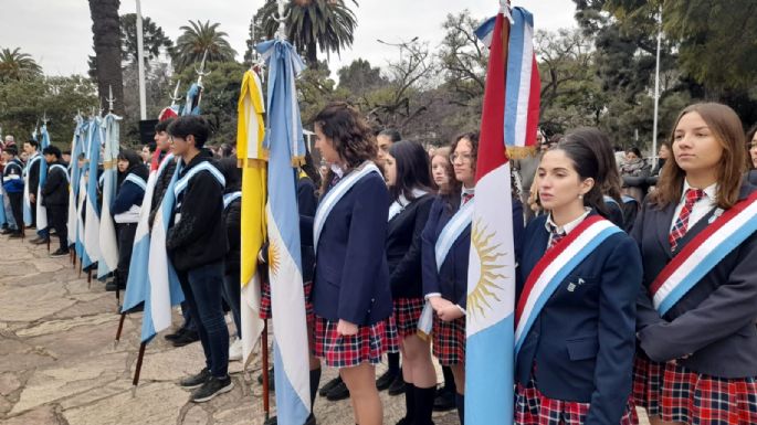 Conmemoraron la independencia argentina en la plaza San Martín