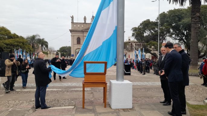 Conmemoraron la independencia argentina en la plaza San Martín