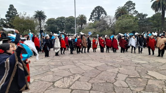 Conmemoraron la independencia argentina en la plaza San Martín
