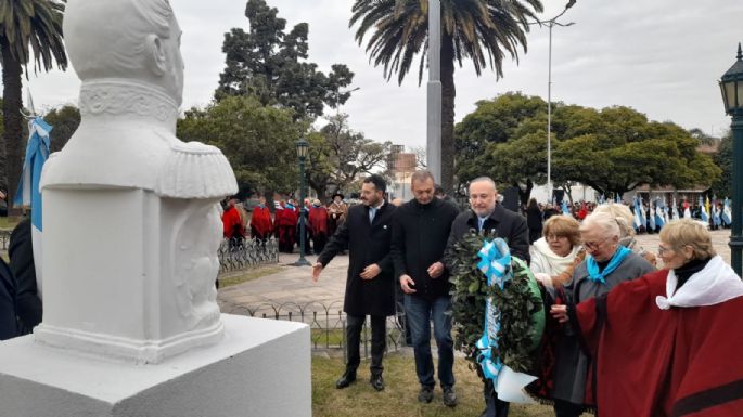 Conmemoraron la independencia argentina en la plaza San Martín