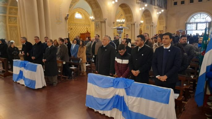 Conmemoraron la independencia argentina en la plaza San Martín