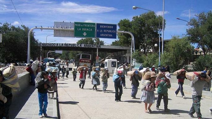 Vecinos sienten la crisis de Argentina