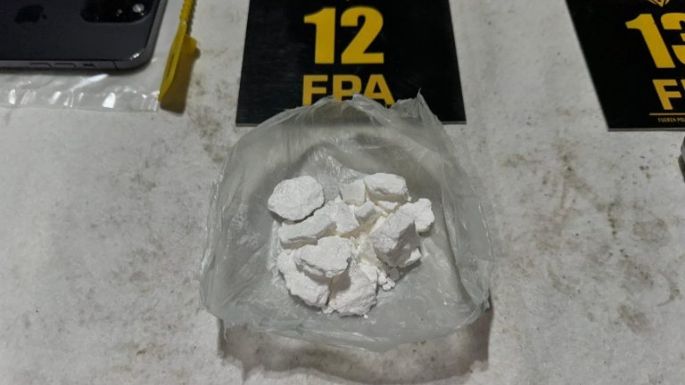 Tres detenidos por vender drogas en una plaza de barrio Los Olmos