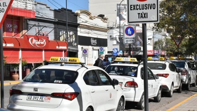 Taxistas en la Muni por Uber