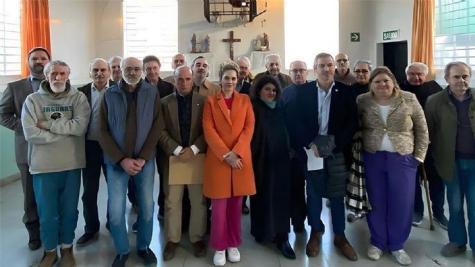 Expulsaron al cura que organizó la reunión de legisladores de LLA con los represores en Ezeiza