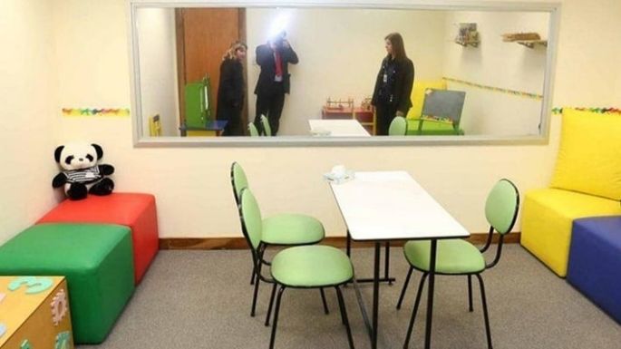 El menor ratificó que sufrió golpes y ataduras en la casa