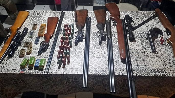 Ebrio y armado, amenazó a su familia: tenía un arsenal