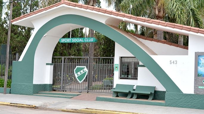 Bazán ganó el duelo “local” frente a Tovo