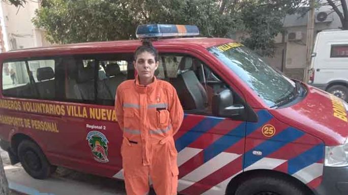 Un gran orgullo: se recibió  la segunda bombera local