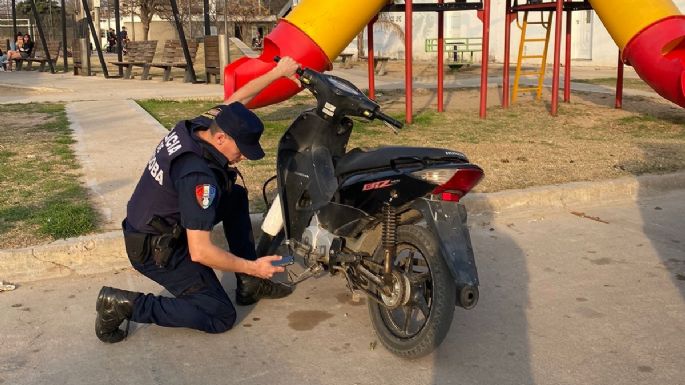 Secuestraron una moto robada con dinero en la baulera