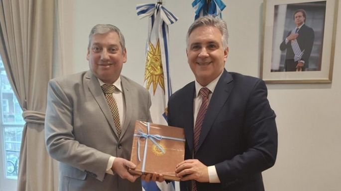 Llaryora se reunió con el embajador de Uruguay