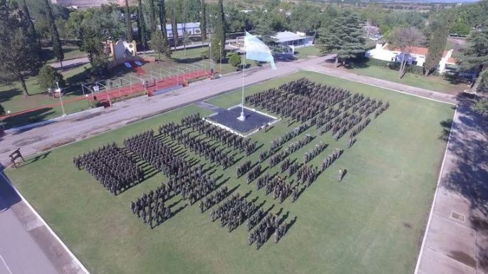 Procesaron a una gendarme que obligó a desnudarse a 100 aspirantes mujeres