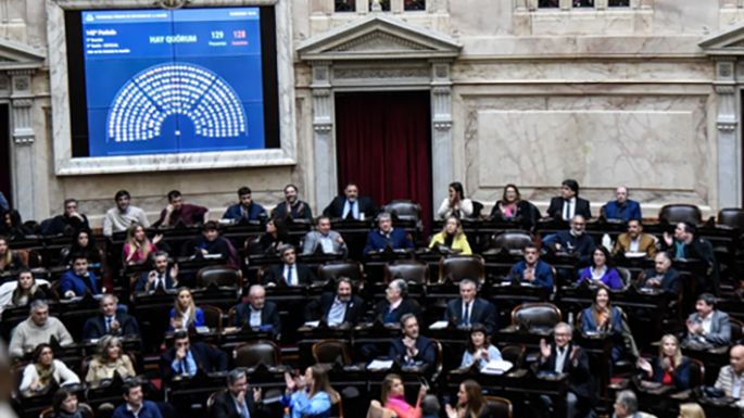 Plata para espiar, ¡afuera!
