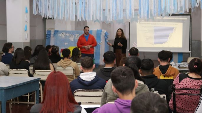 Brindan talleres de prevención de bullying y grooming en escuelas