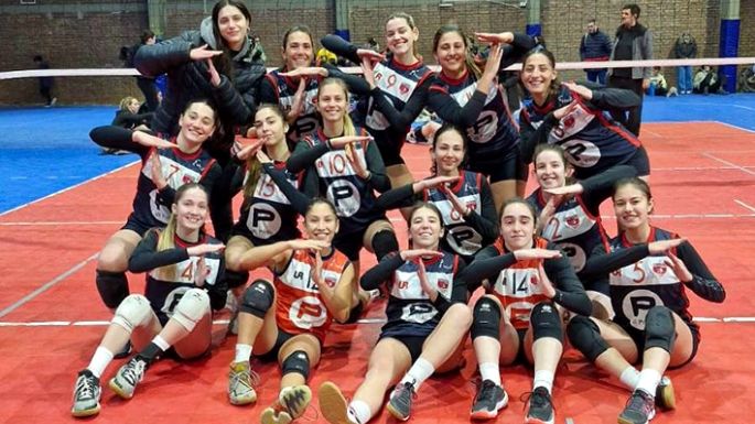 Trinitarios se impuso en el clásico femenino