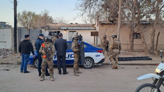 Un hombre se atrincheró en su casa y se roció con combustible